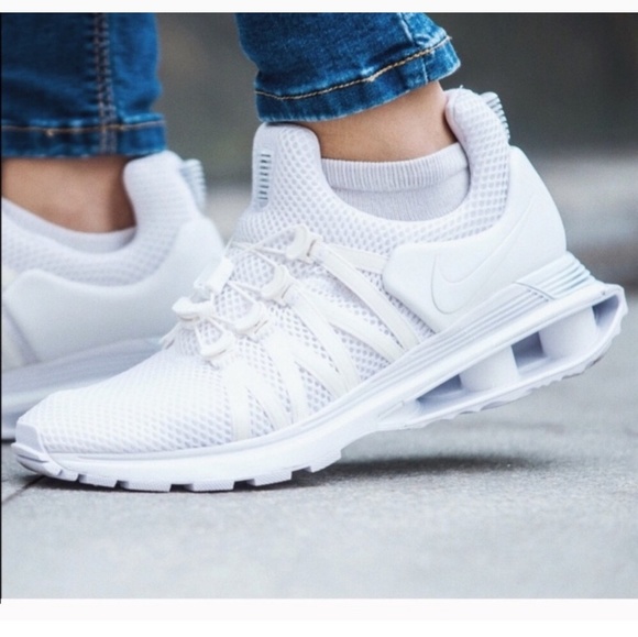 Nike Shoes - Nike shox gravity white size 7
